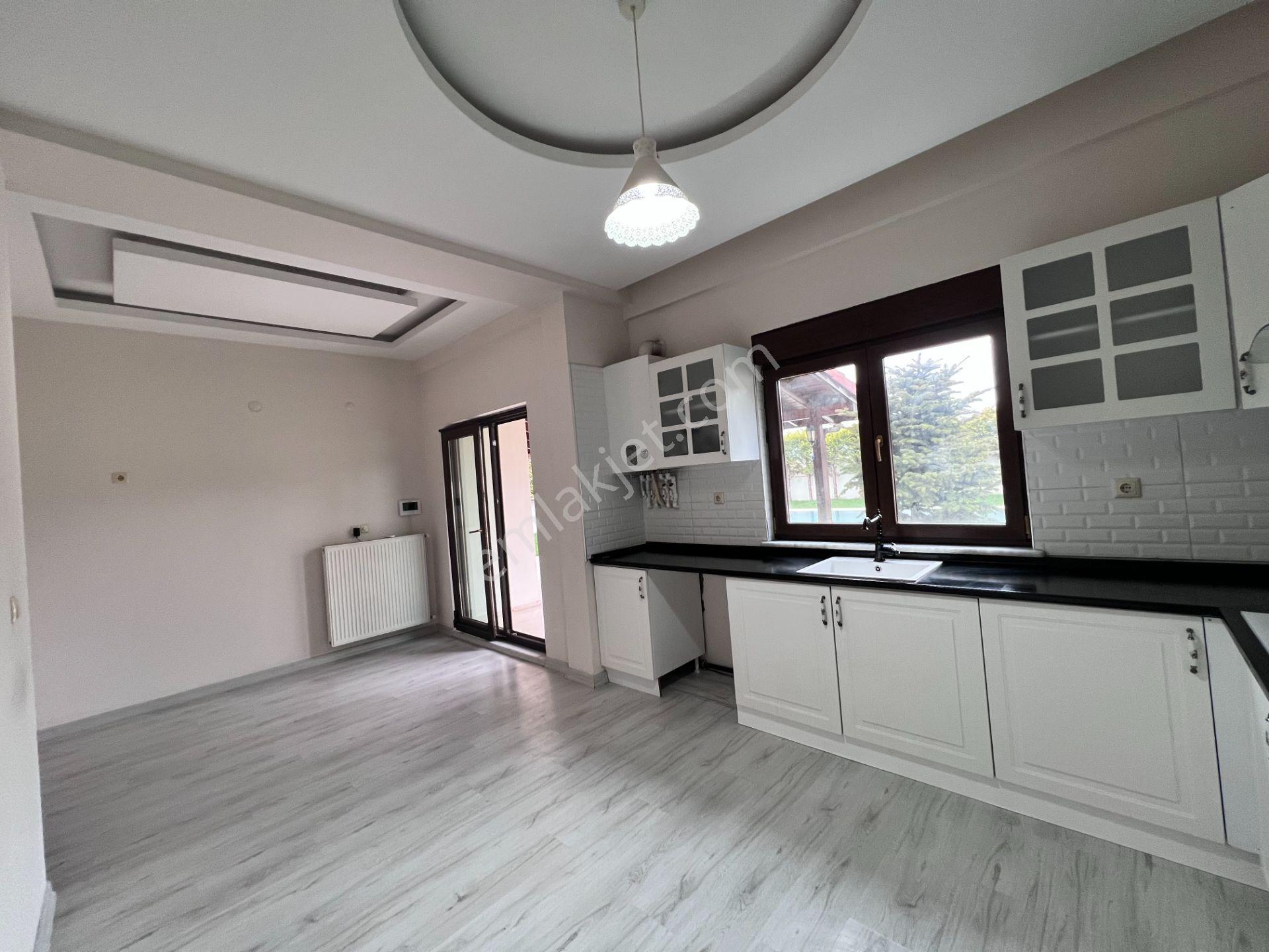 Nilüferköyde Müstakil Havuzlu Bahçe İçinde 7+1 Villa - Görsel 20