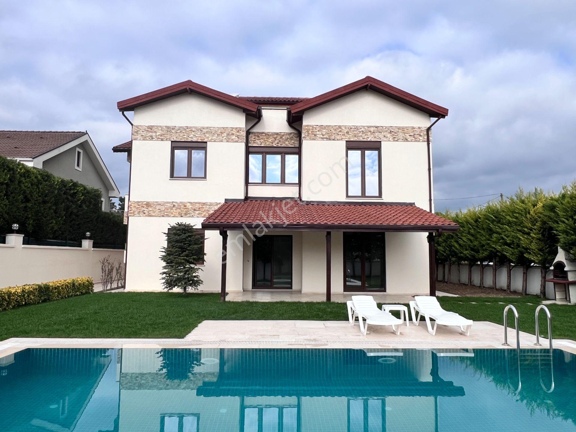 Nilüferköyde Müstakil Havuzlu Bahçe İçinde 7+1 Villa