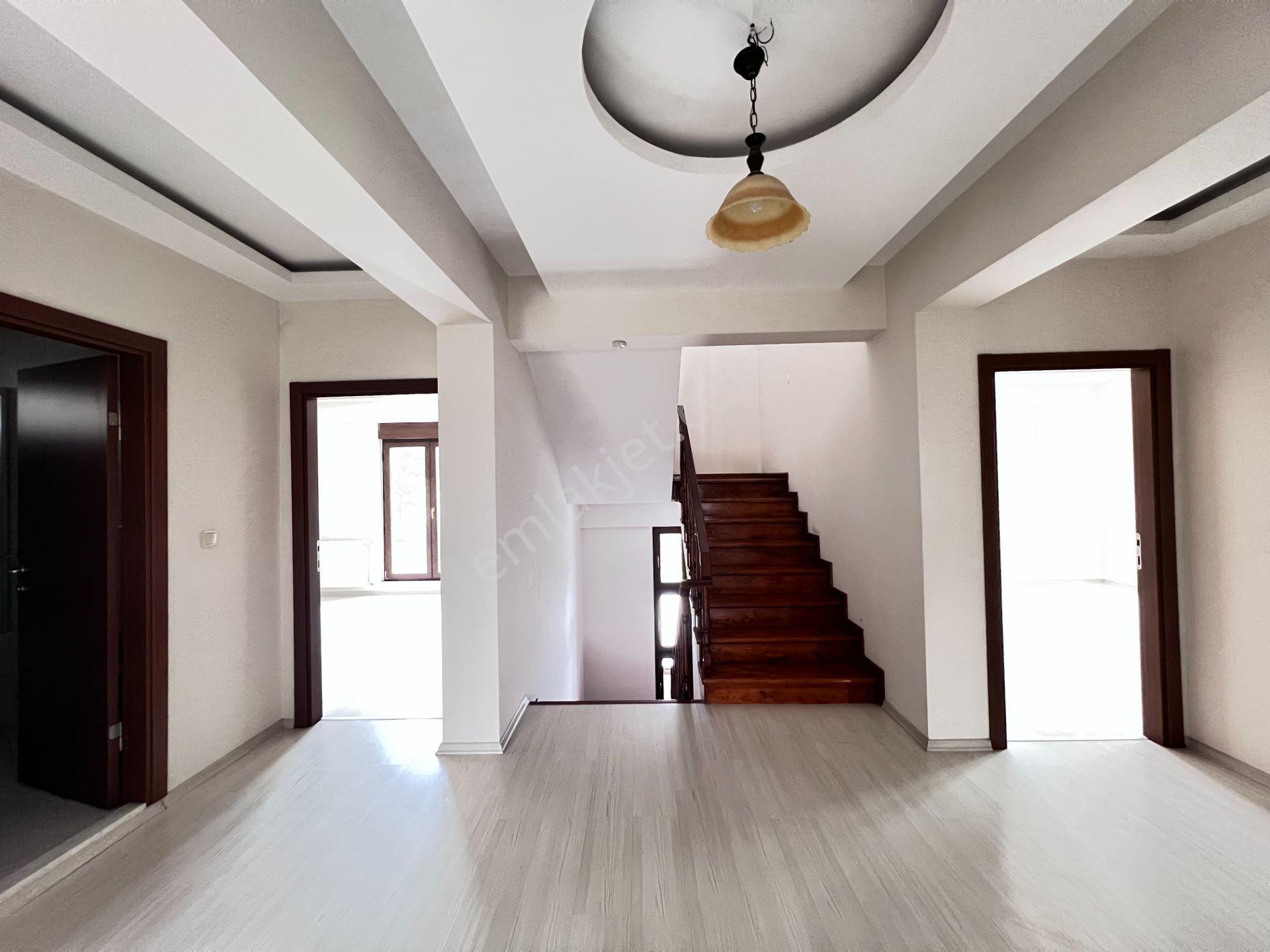 Nilüferköyde Müstakil Havuzlu Bahçe İçinde 7+1 Villa - Görsel 14