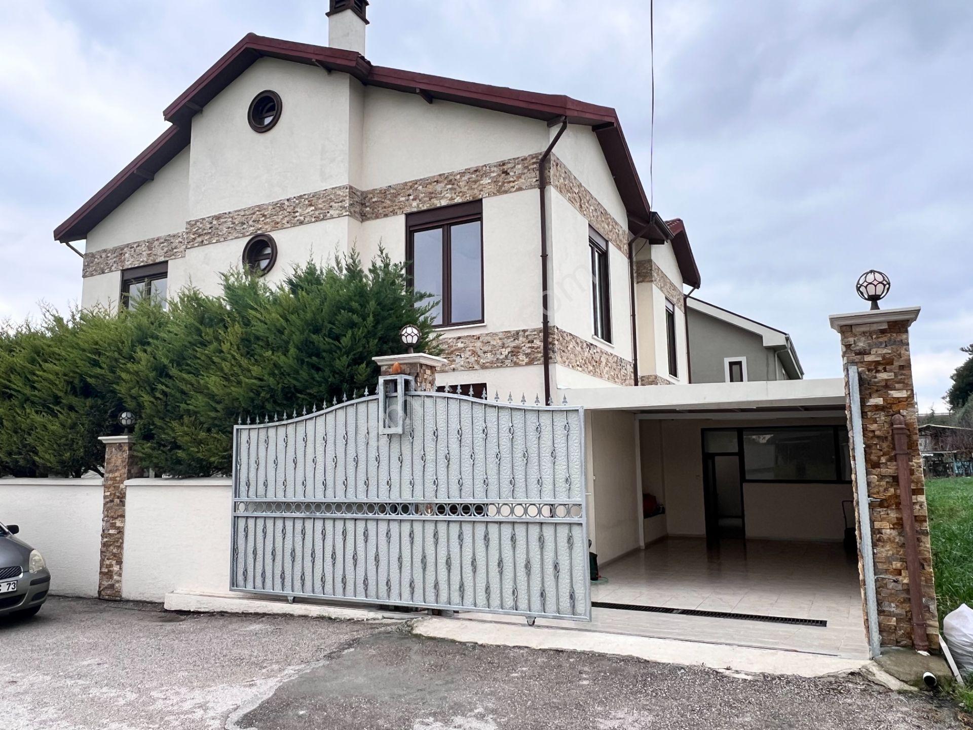 Nilüferköyde Müstakil Havuzlu Bahçe İçinde 7+1 Villa - Görsel 3