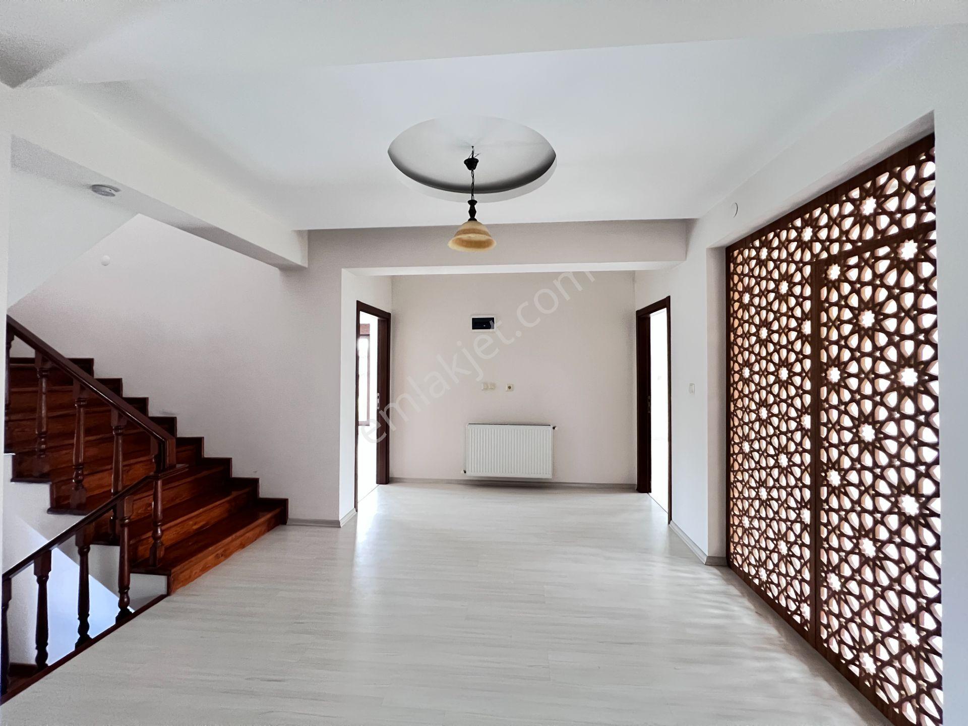 Nilüferköyde Müstakil Havuzlu Bahçe İçinde 7+1 Villa - Görsel 9