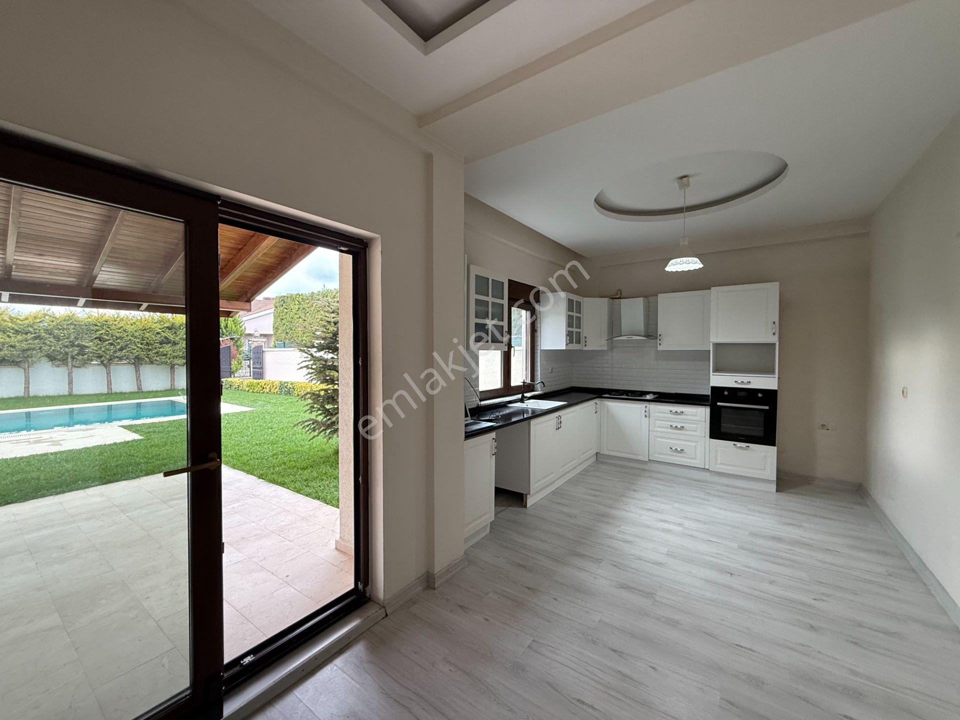 Nilüferköyde Müstakil Havuzlu Bahçe İçinde 7+1 Villa - Görsel 10