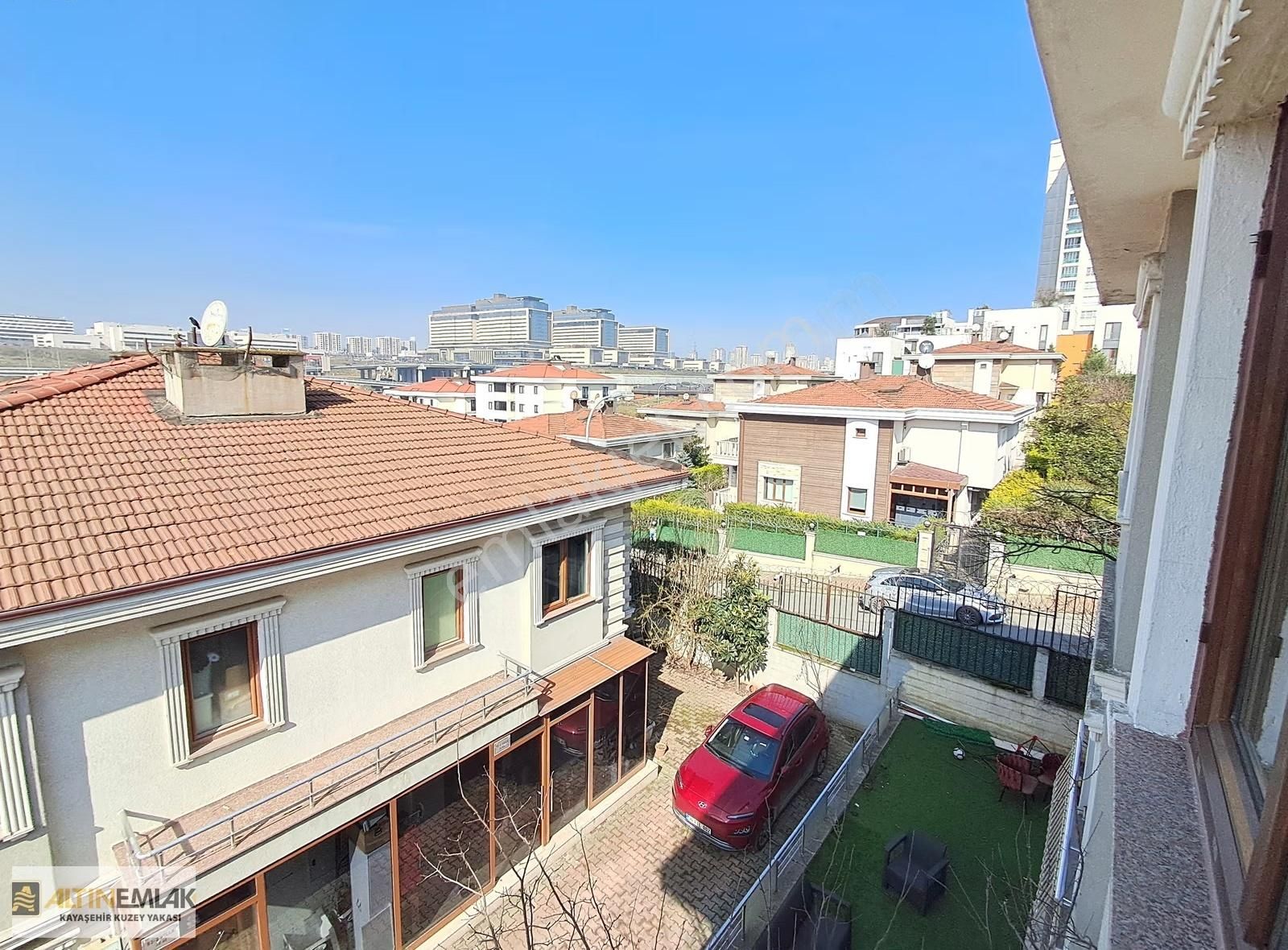 Başakşehir Konakları Bahçeli Üç Katlı 4+2 Satılık Villa