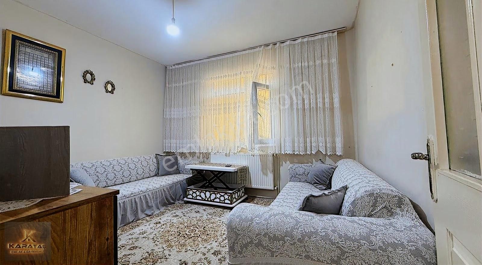 Karataş Emlaktan Çakmak Durağı Yakını Hisseli 3.kat Satılık 2+1