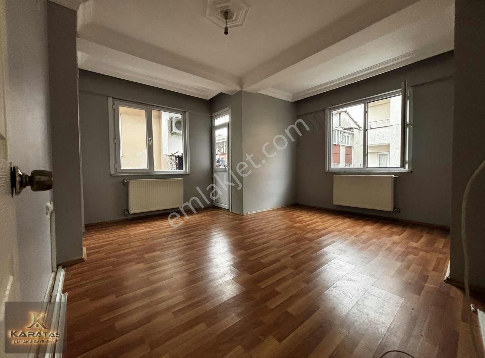 Karataş Emlak'tan Çakmak Durağı Yakını 2 + 1 Genış Daıre Ara Kat