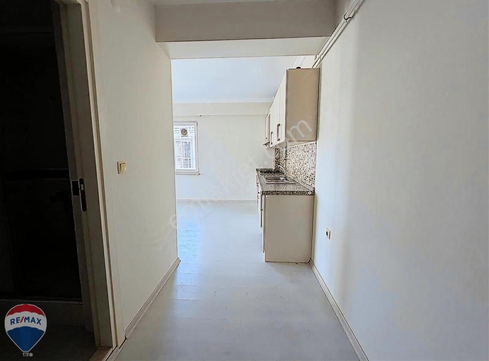 Remax Mavi'den Bahçelievler Mah. Kiralık Garajlı 1+1 Apart Daire - Görsel 10