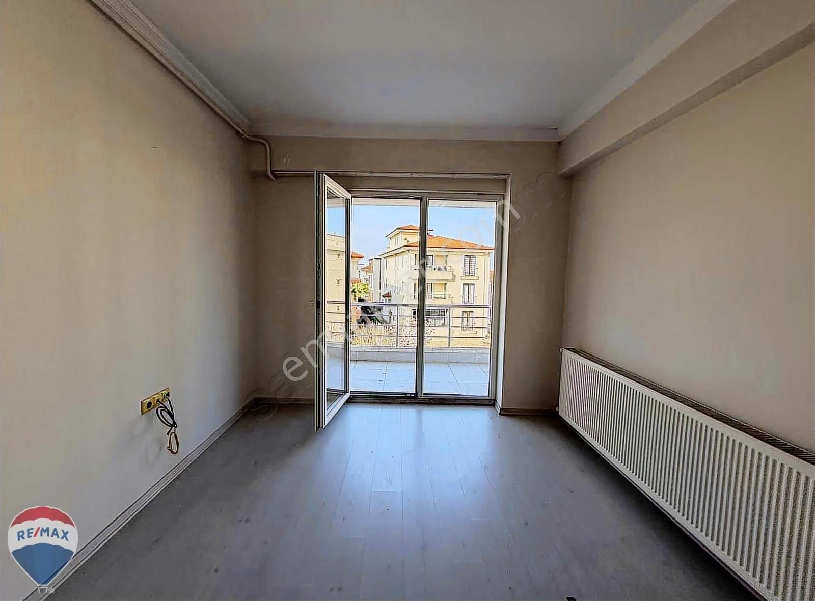 Remax Mavi'den Bahçelievler Mah. Kiralık Garajlı 1+1 Apart Daire - Görsel 3
