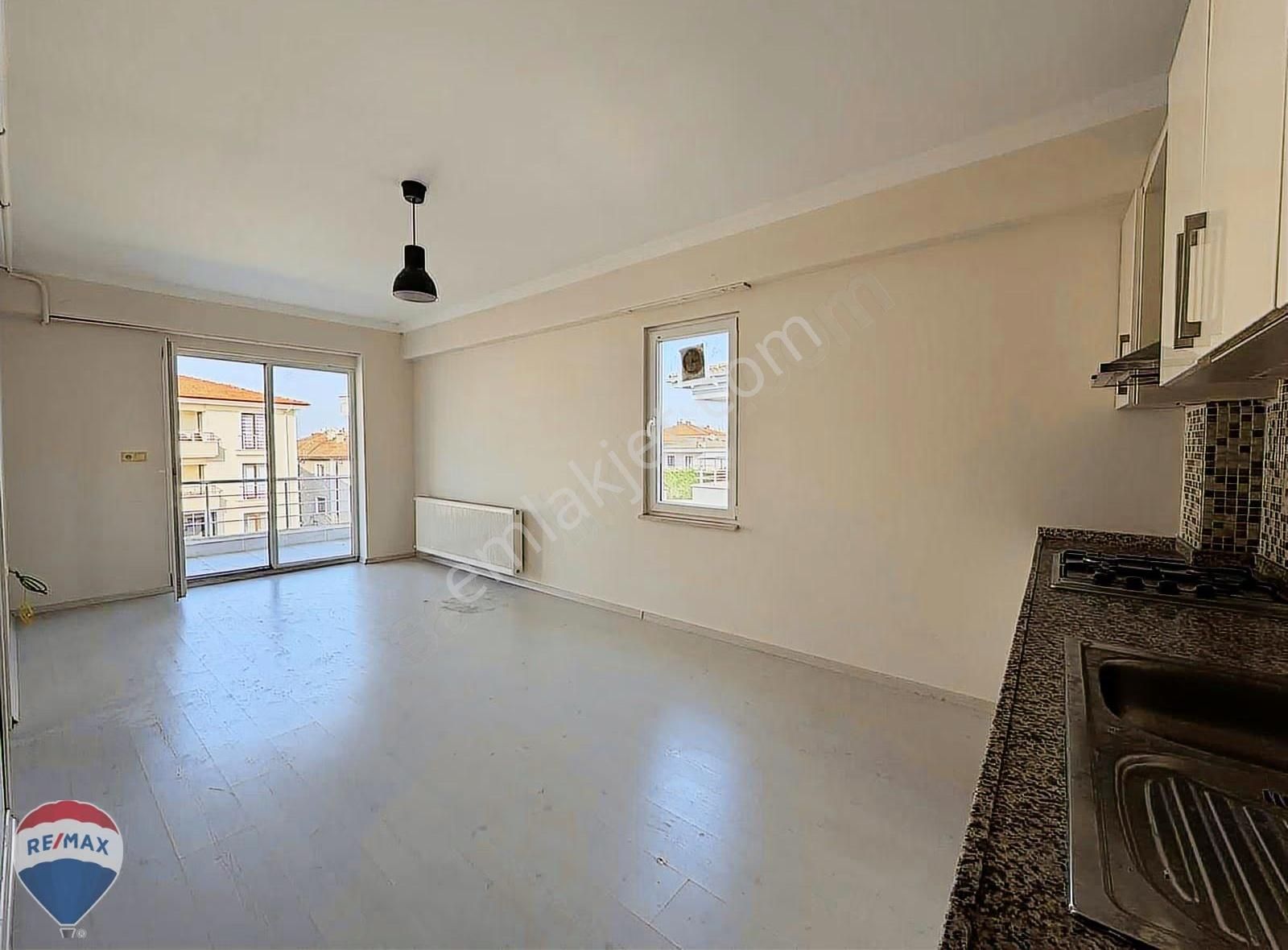 Remax Mavi'den Bahçelievler Mah. Kiralık Garajlı 1+1 Apart Daire - Görsel 11