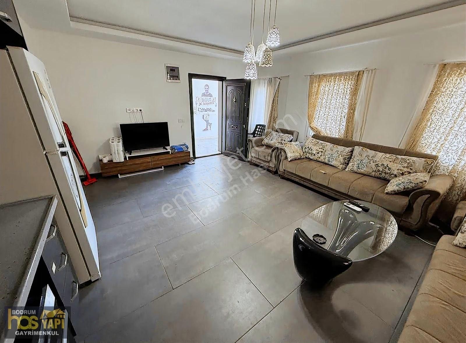 Bodrum Eskiçeşme'de Cadde Üzeri Satılık 2+1 Daire (90m²)