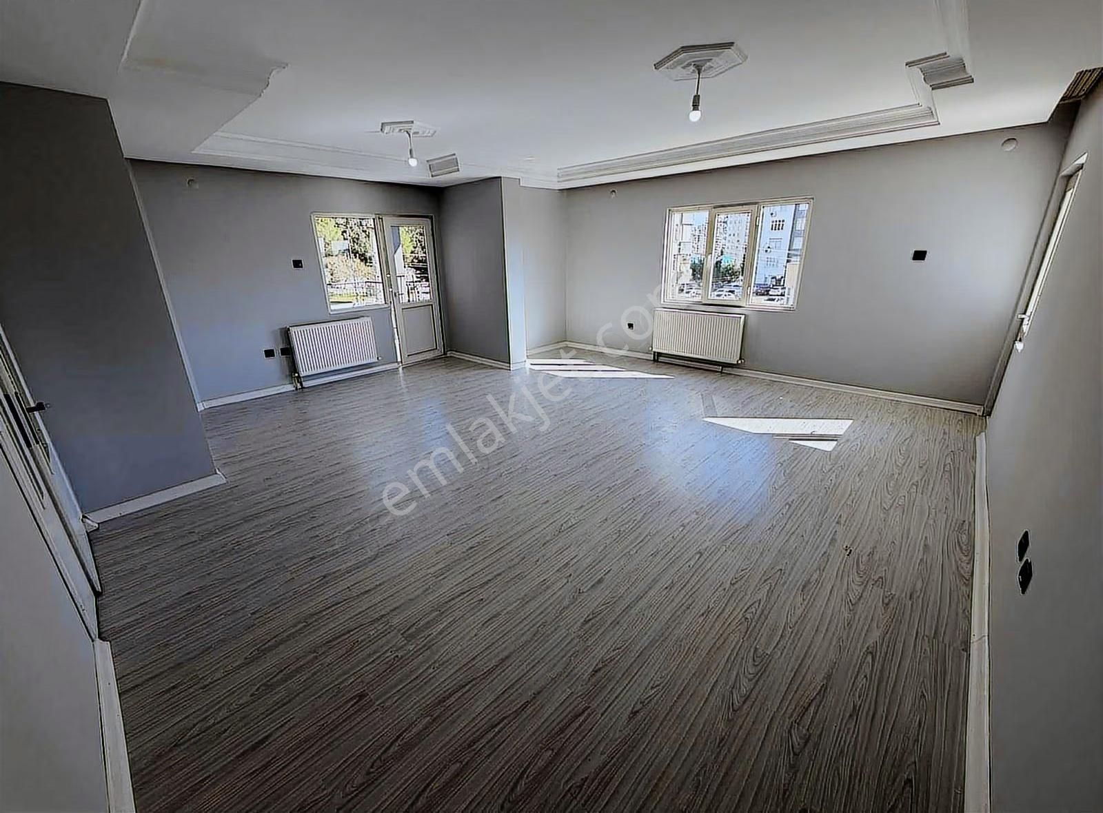 T.özal Bulv Metro Durağı Civarı 3+1 K.m Doğalgazlı - Görsel 3