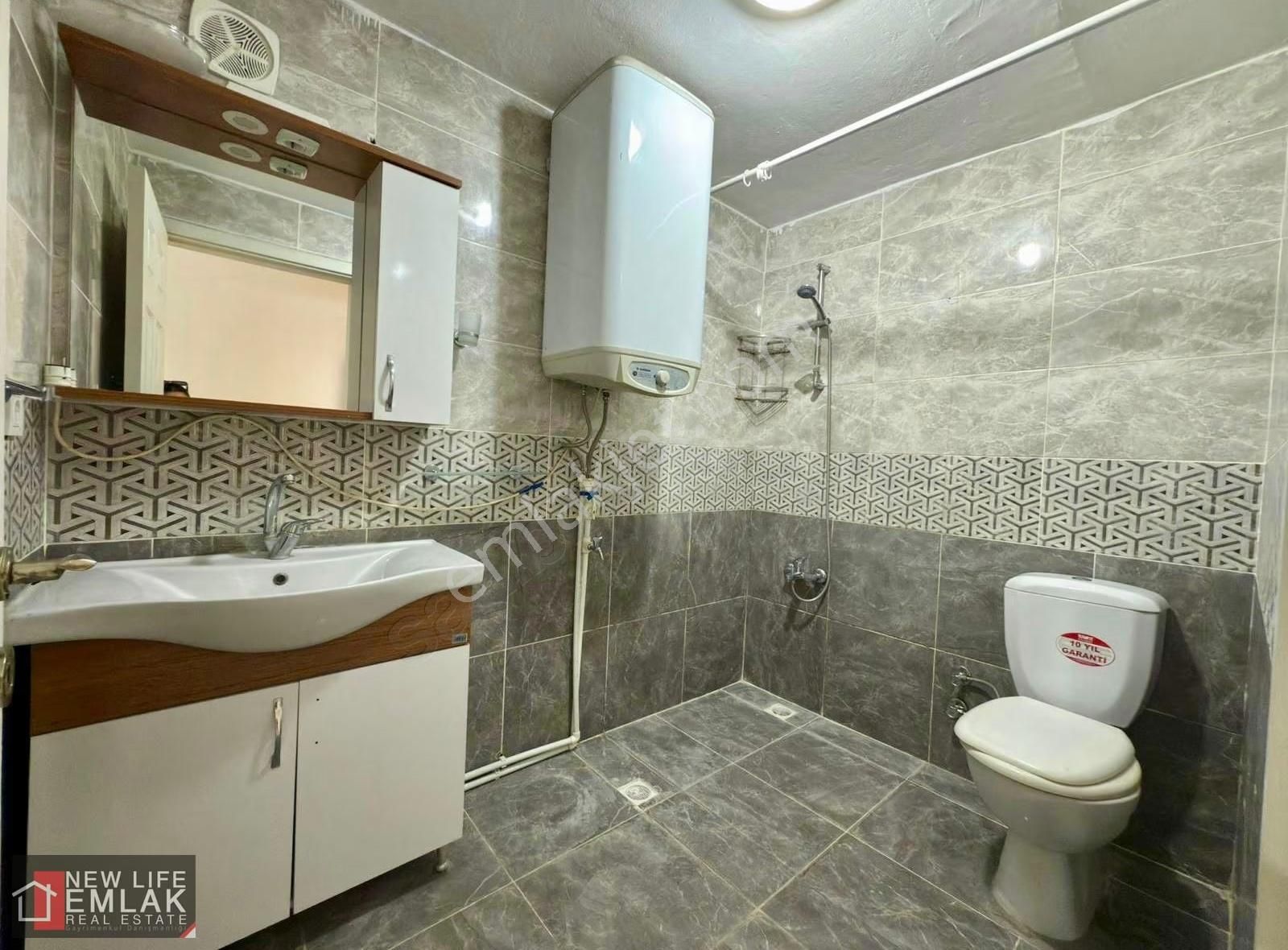 Kuşadası'nda Yatırımlık Anayol Cepheli 1+1 Daire/işyeri - Görsel 6