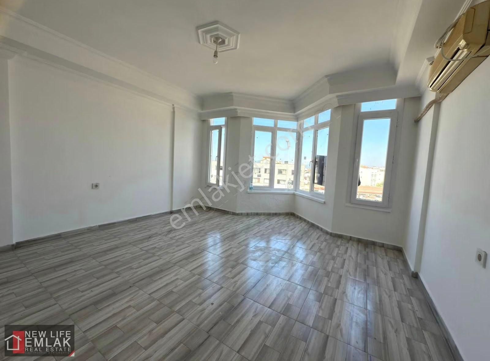 Kuşadası'nda Yatırımlık Anayol Cepheli 1+1 Daire/işyeri - Görsel 3