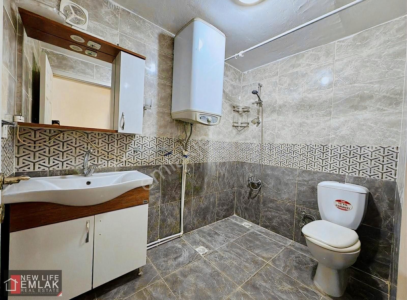 Kuşadası Çevreyolunda Kiralık 1+1 Daire / İşyeri - Görsel 6