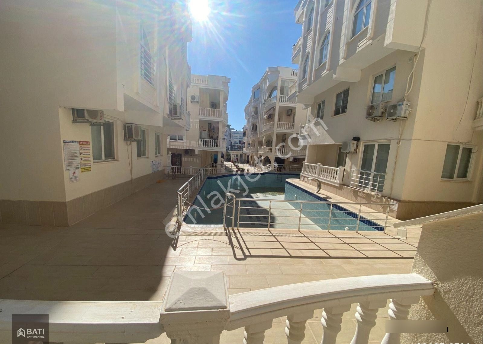 Havuzlu Site İçinde Satılık 1+1 Eşyalı Daire - Görsel 25