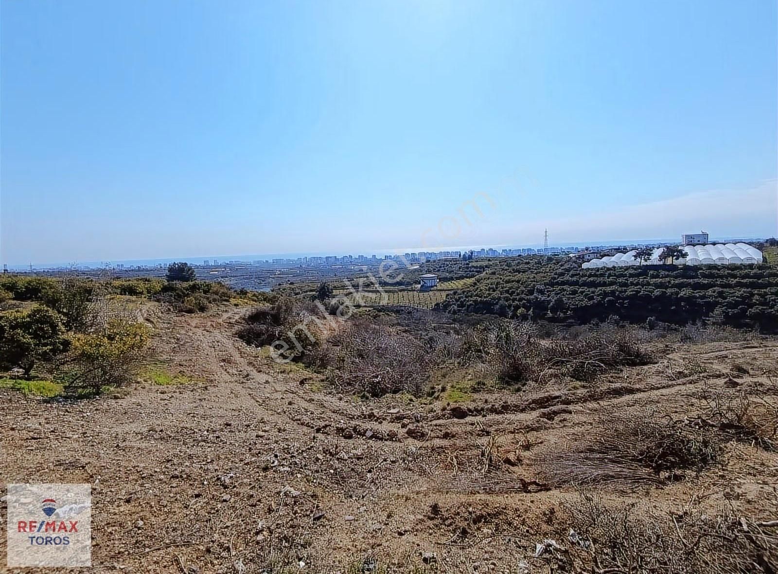 Remax Toros'tan Mezitli'de Şehir Ve Deniz Manzaralı 2 Tarla