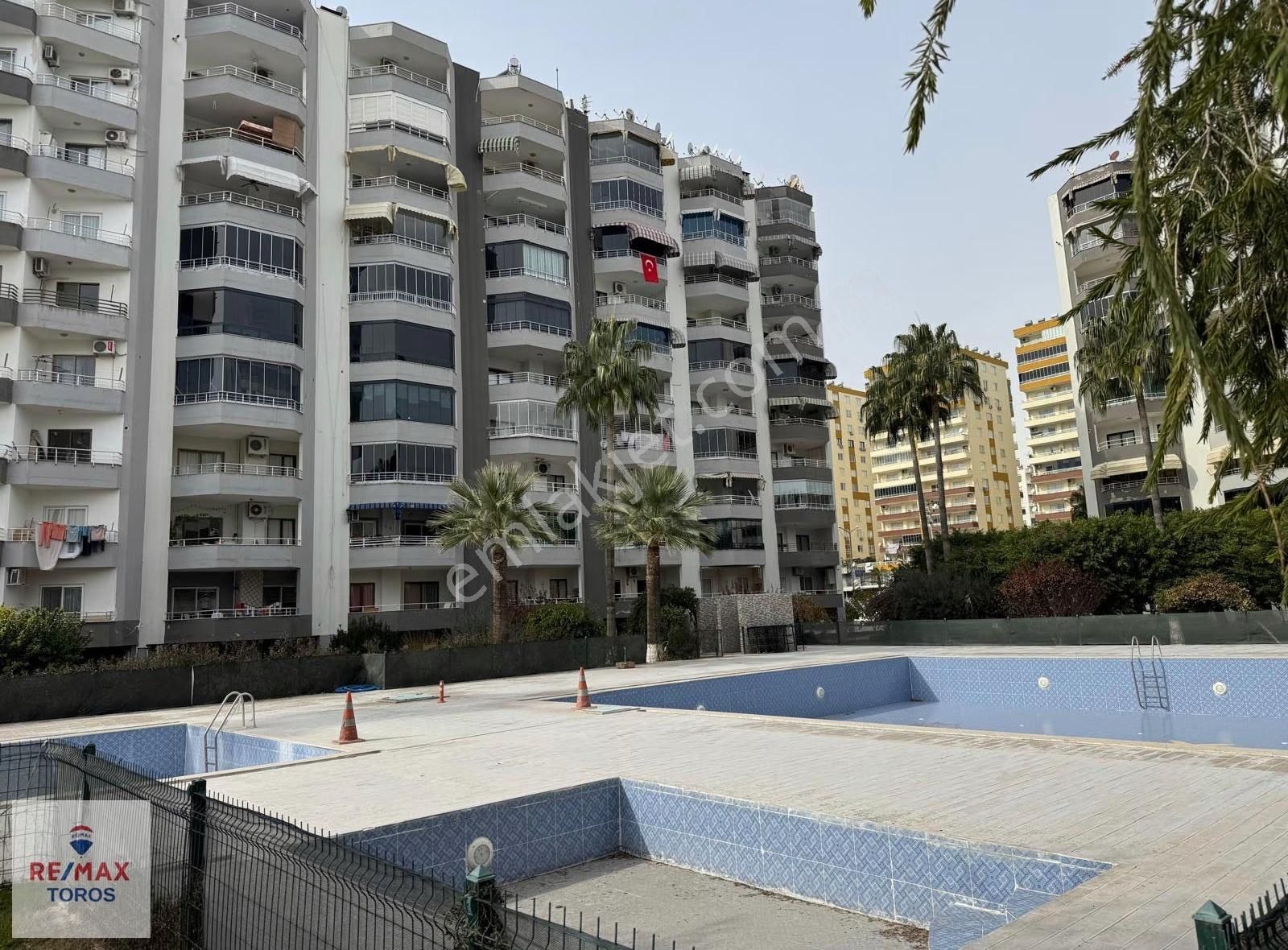 Remax Toros'tan Davultepe'de Luna Sitesi'nde Eşyalı Kiralık 2+1
