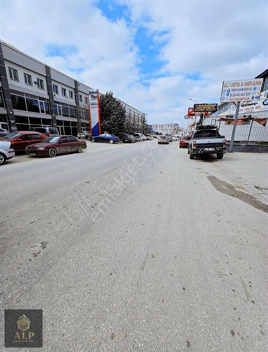 Alp Gayrimenkul'den İvedik'de 500 M2 Cadde Üzeri 3 Katlı Dükkan - Görsel 9