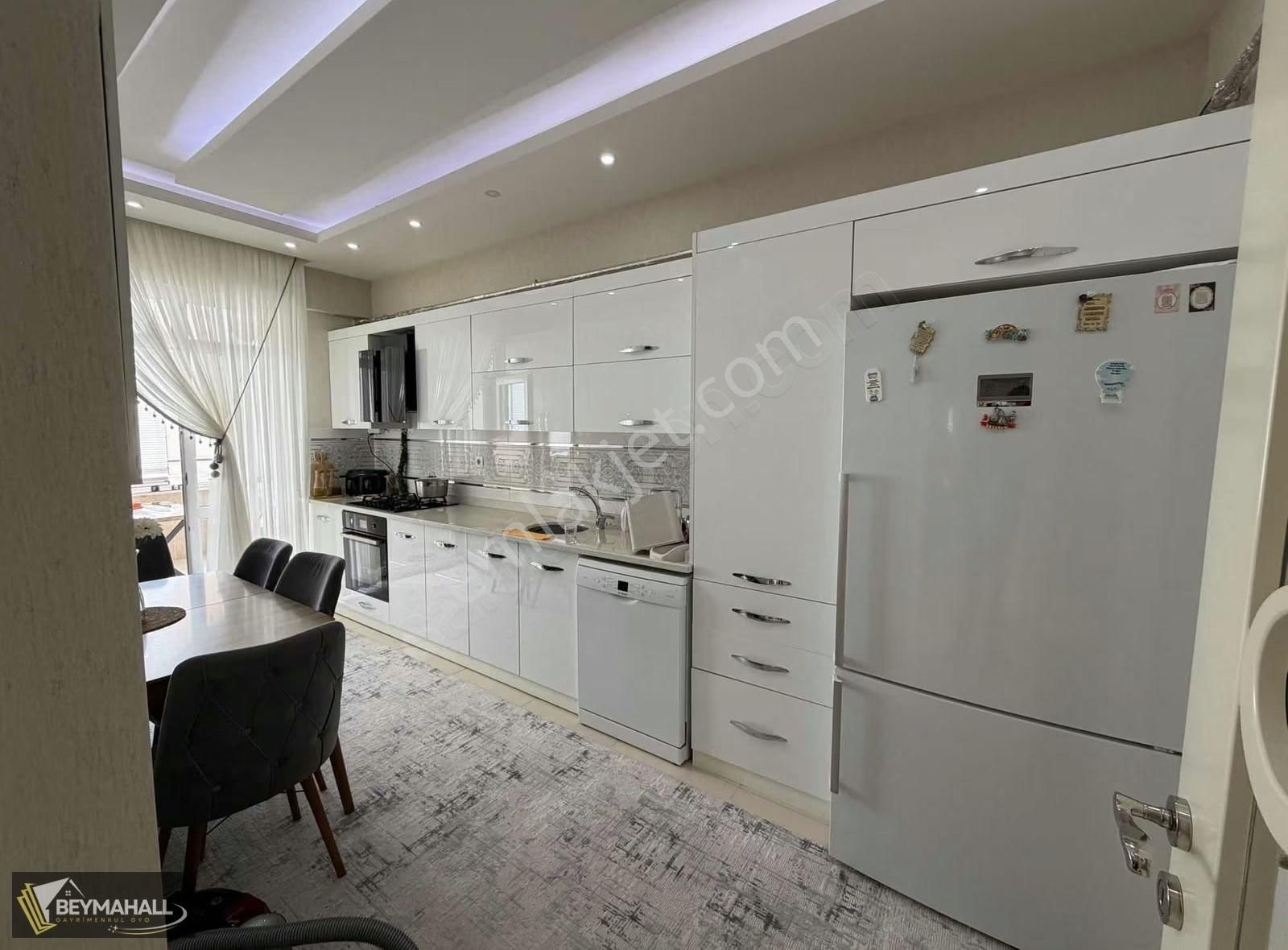 Beymahall Fıstıklık Merkezi Konumda Satılık Masrafsız 3+1 Daire