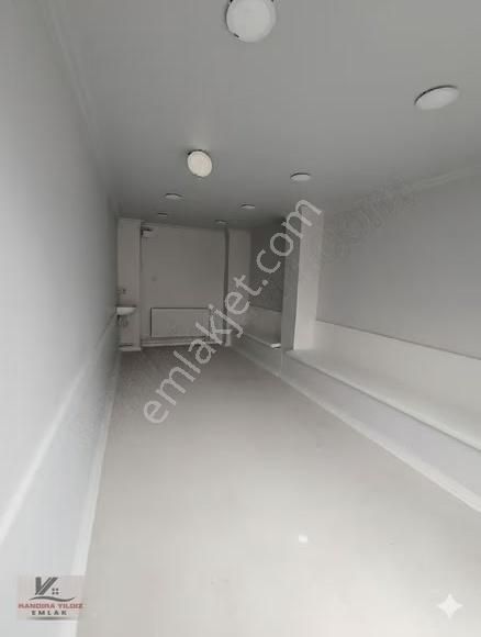 Üsküdar Cumhuriyette Kiralık: Stratejik Konumlu 15 M² Ofis !