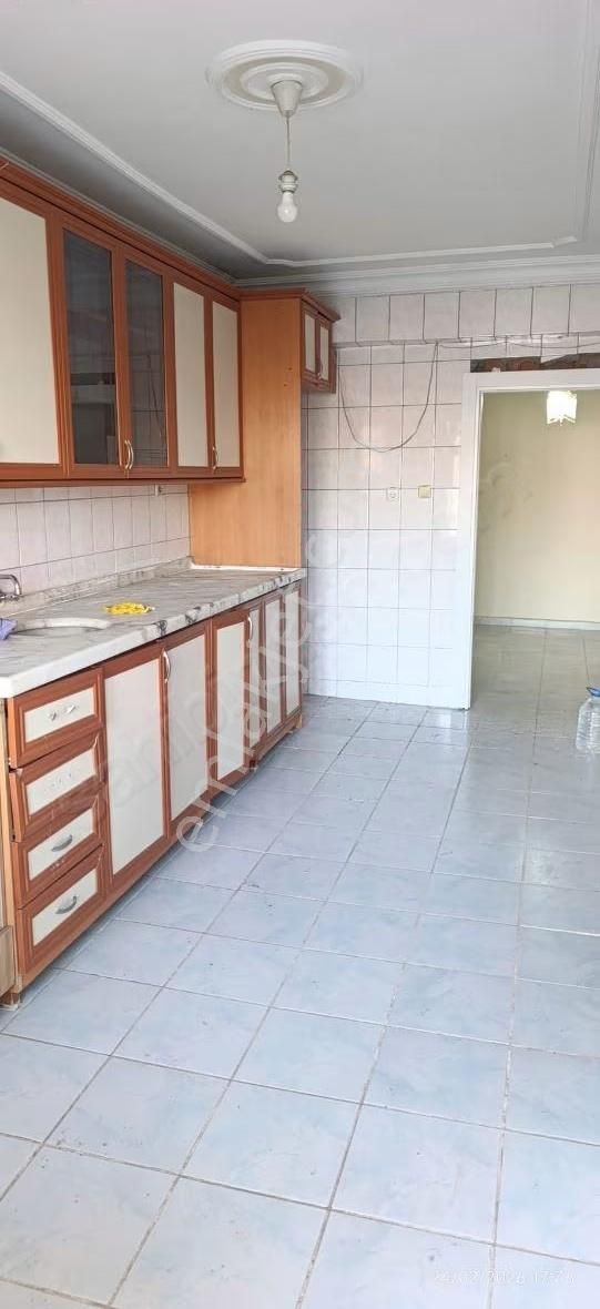 Karen'den Ceylan Avm Arkası Cami Yanı Satılk 3+1 Daire 3.000 Tl