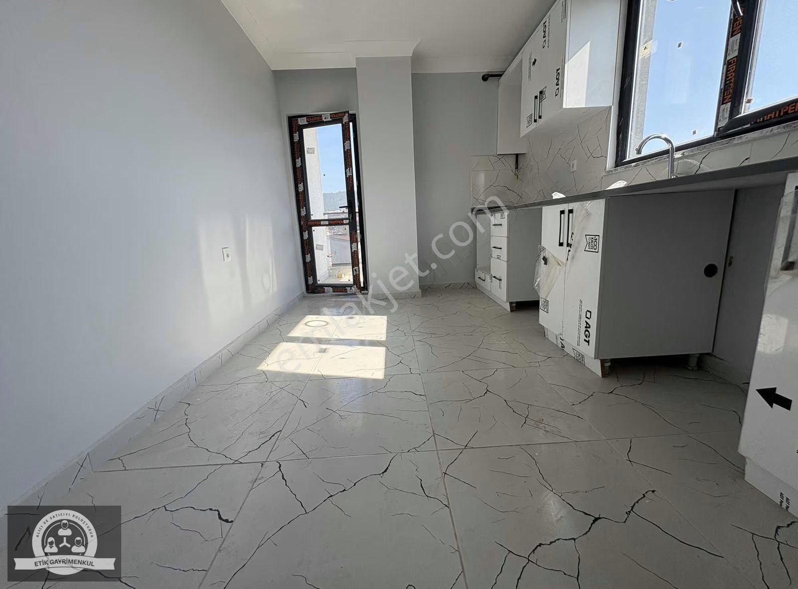 Sultanbeyli Ahmet Yesevide 4+1 Manzaralı Çatı Dubleks Daire - Görsel 15