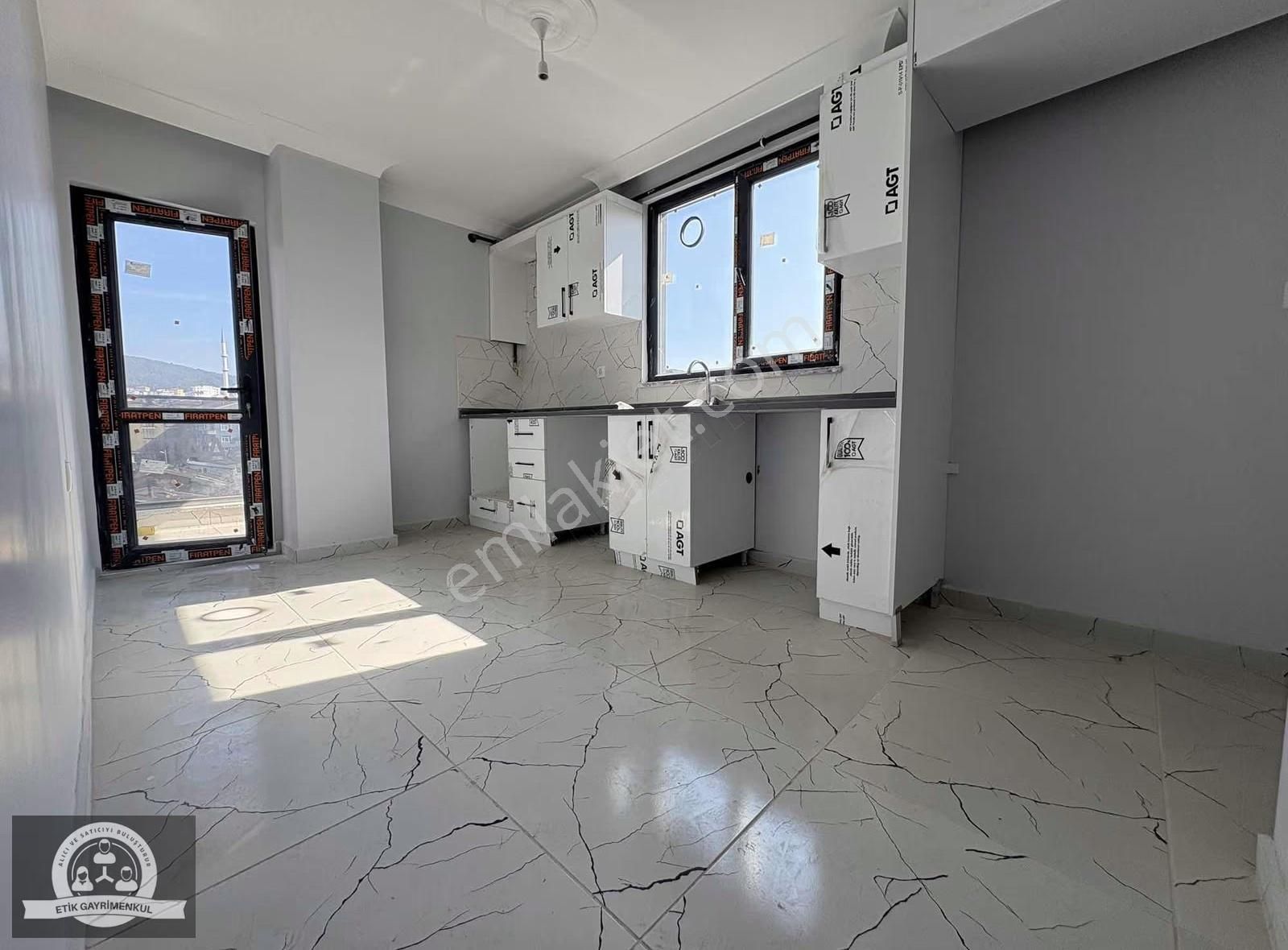 Sultanbeyli Ahmet Yesevide 4+1 Manzaralı Çatı Dubleks Daire - Görsel 12