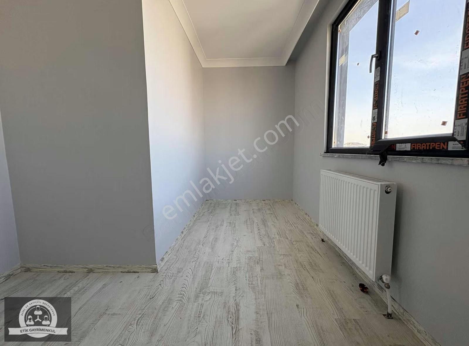 Sultanbeyli Ahmet Yesevide 4+1 Manzaralı Çatı Dubleks Daire - Görsel 9