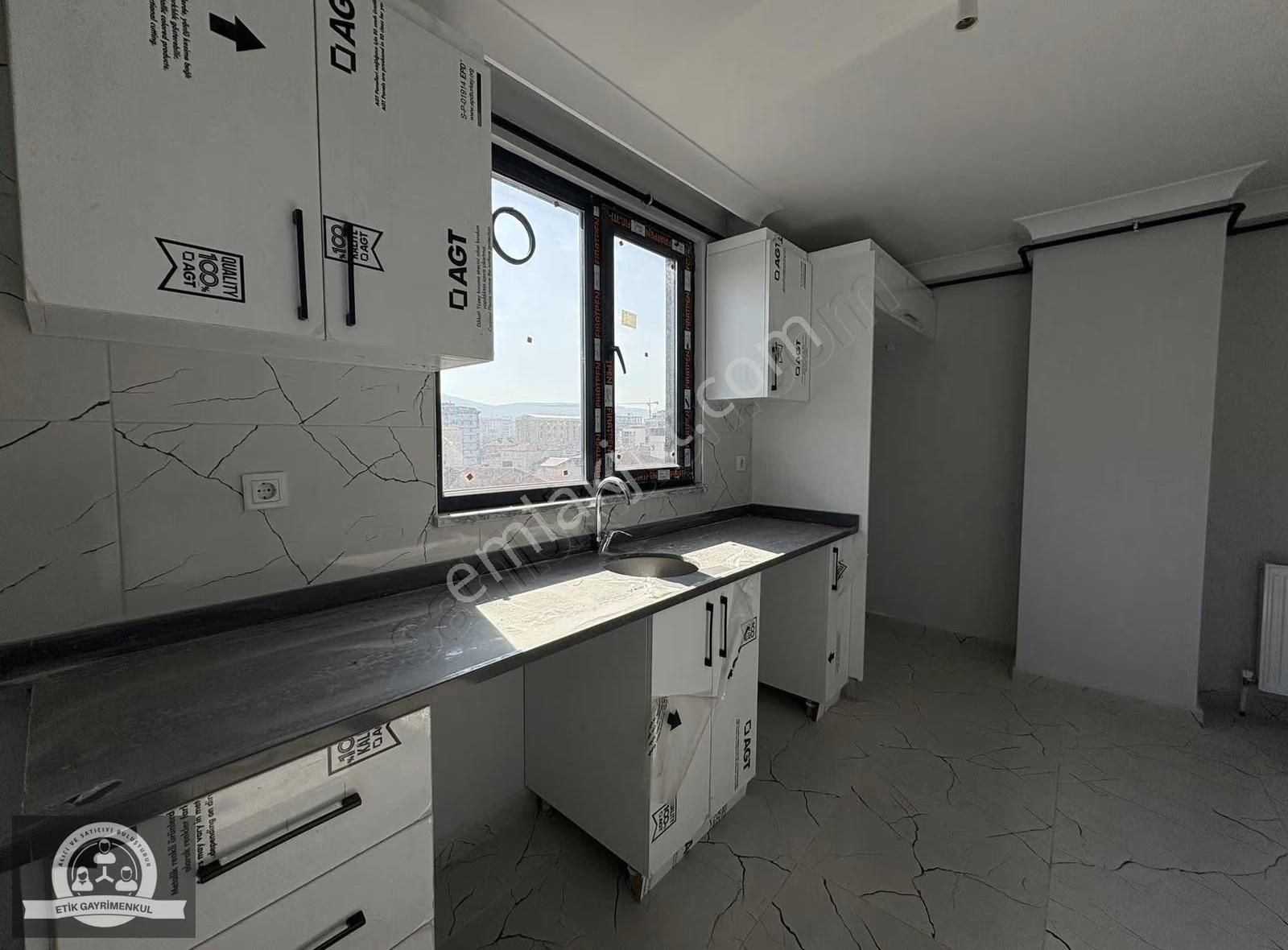 Sultanbeyli Ahmet Yesevide 4+1 Manzaralı Çatı Dubleks Daire - Görsel 13