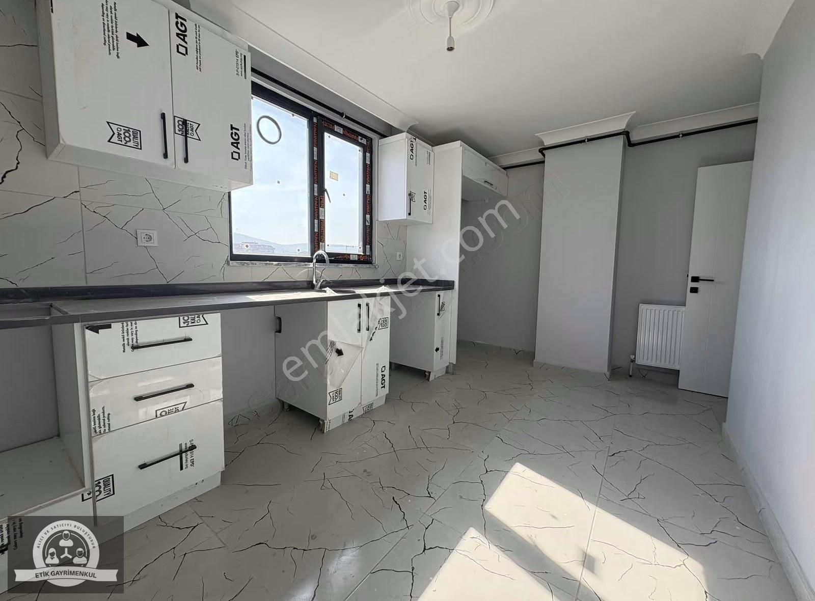 Sultanbeyli Ahmet Yesevide 4+1 Manzaralı Çatı Dubleks Daire - Görsel 27