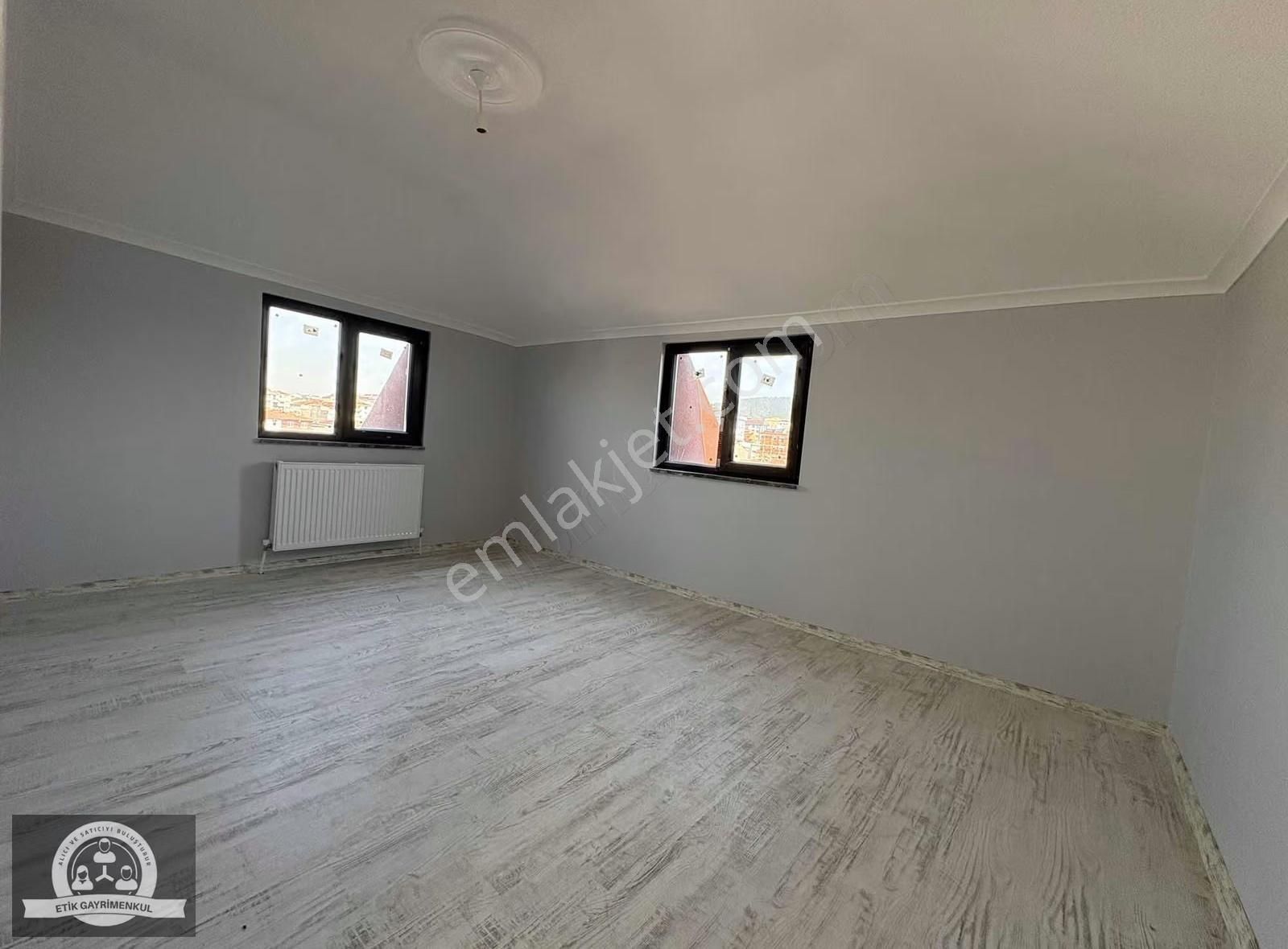 Sultanbeyli Ahmet Yesevide 4+1 Manzaralı Çatı Dubleks Daire - Görsel 17