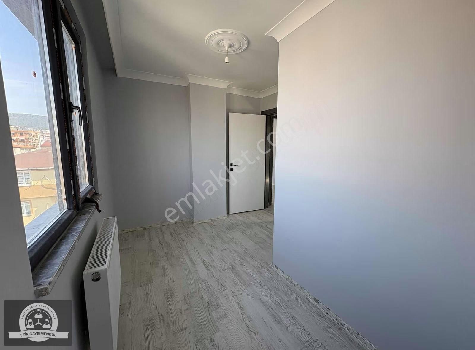 Sultanbeyli Ahmet Yesevide 4+1 Manzaralı Çatı Dubleks Daire - Görsel 7