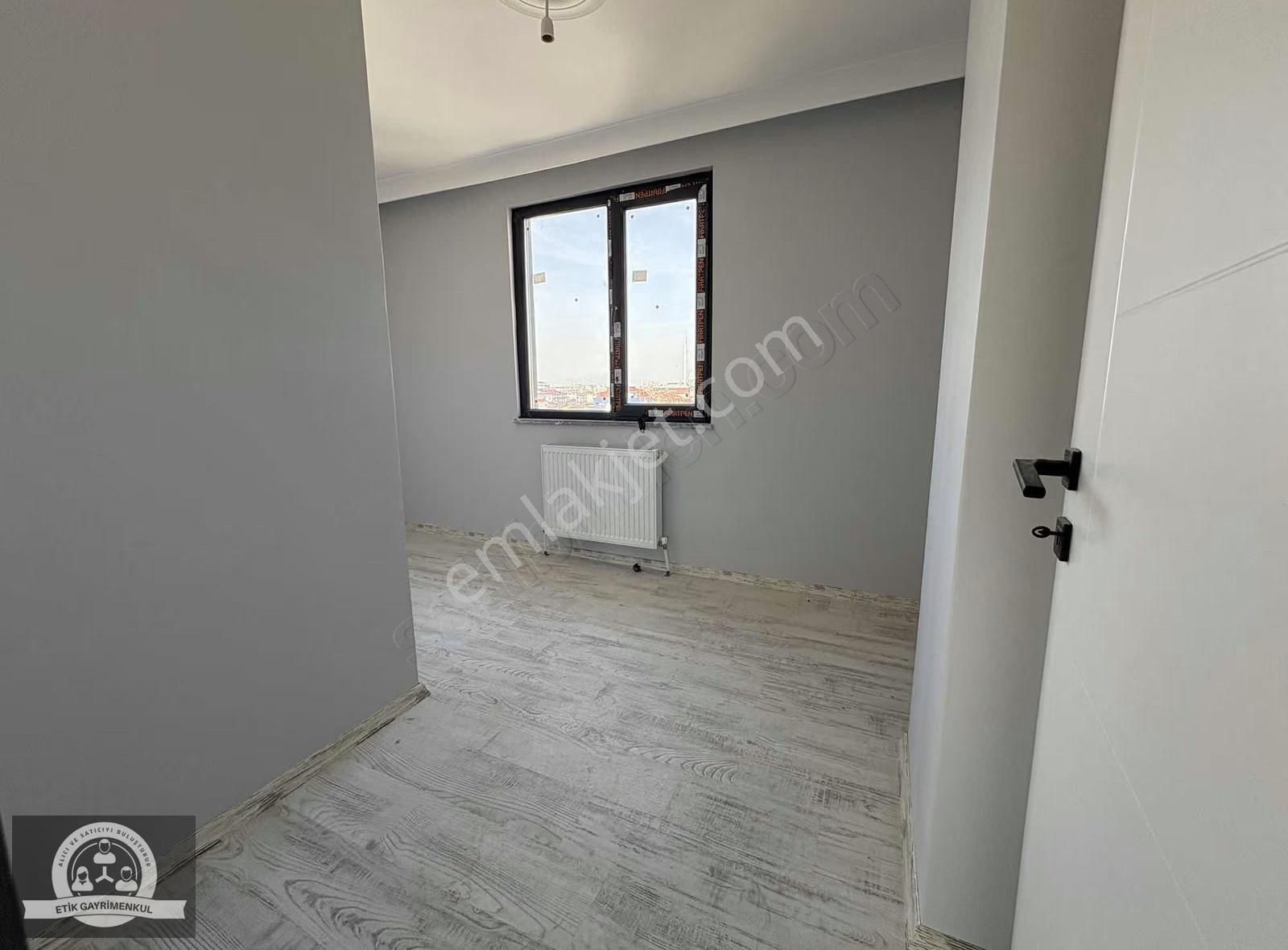 Sultanbeyli Ahmet Yesevide 4+1 Manzaralı Çatı Dubleks Daire - Görsel 11