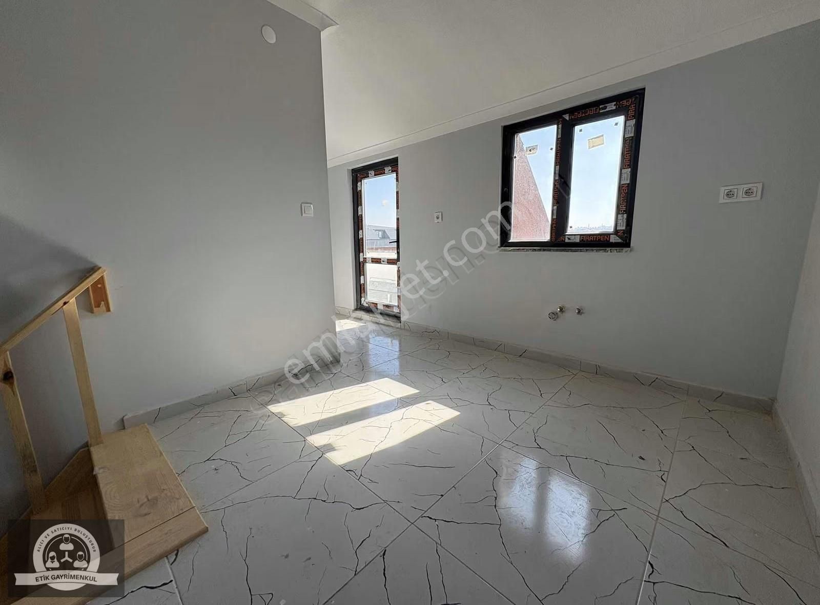 Sultanbeyli Ahmet Yesevide 4+1 Manzaralı Çatı Dubleks Daire - Görsel 25