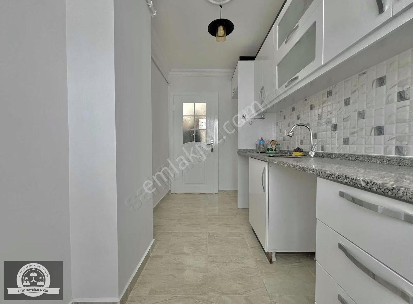 Çekmeköy Sultançiftliği Merkezde 2+1 İskanlı Arakat Daire - Görsel 24