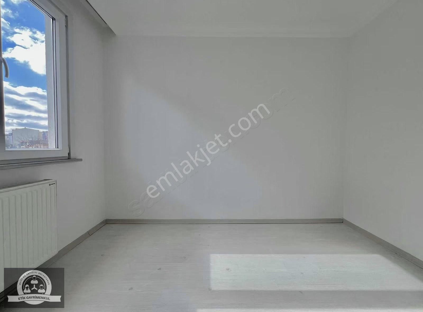 Çekmeköy Sultançiftliği Merkezde 2+1 İskanlı Arakat Daire - Görsel 3