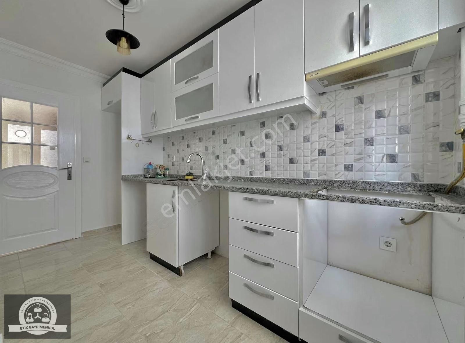 Çekmeköy Sultançiftliği Merkezde 2+1 İskanlı Arakat Daire - Görsel 23