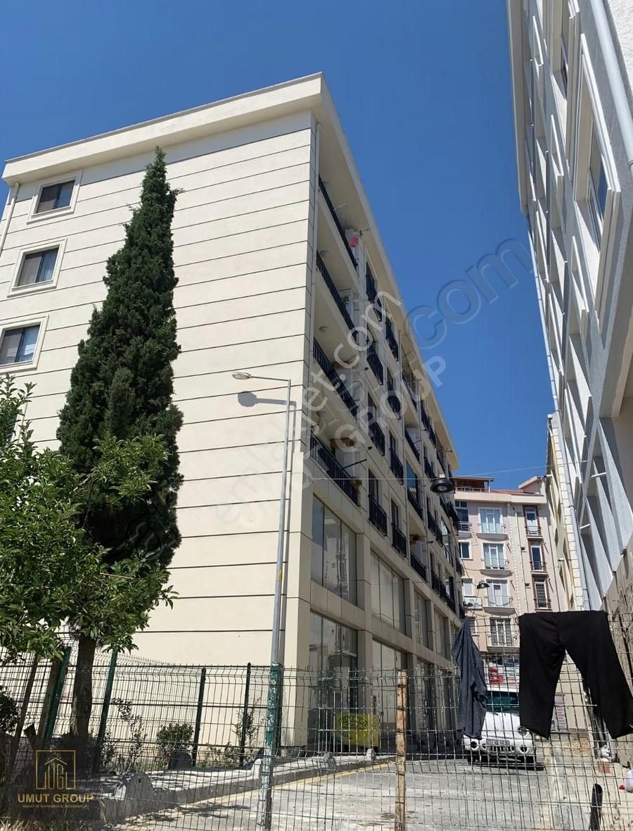 Silivri Çarşı'da Satılık Kullanışlı 3+1 Daire