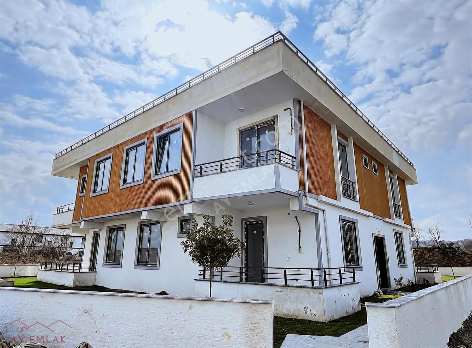 Aziziye Mah.'de Havuzlu Ebevyn Banyolu Sıfır 2+1 Daire.