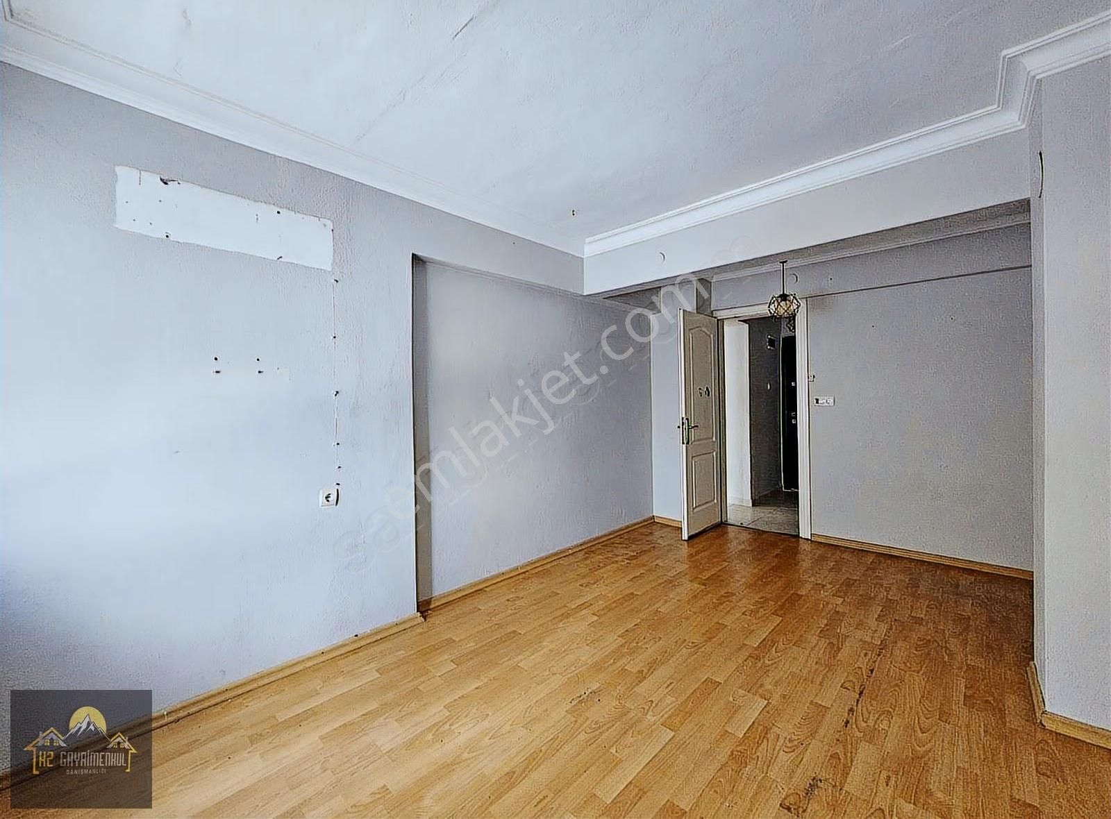 Kuşadası İnönü Bulvarı'nda Kiralık 2+1 Daire - Görsel 4