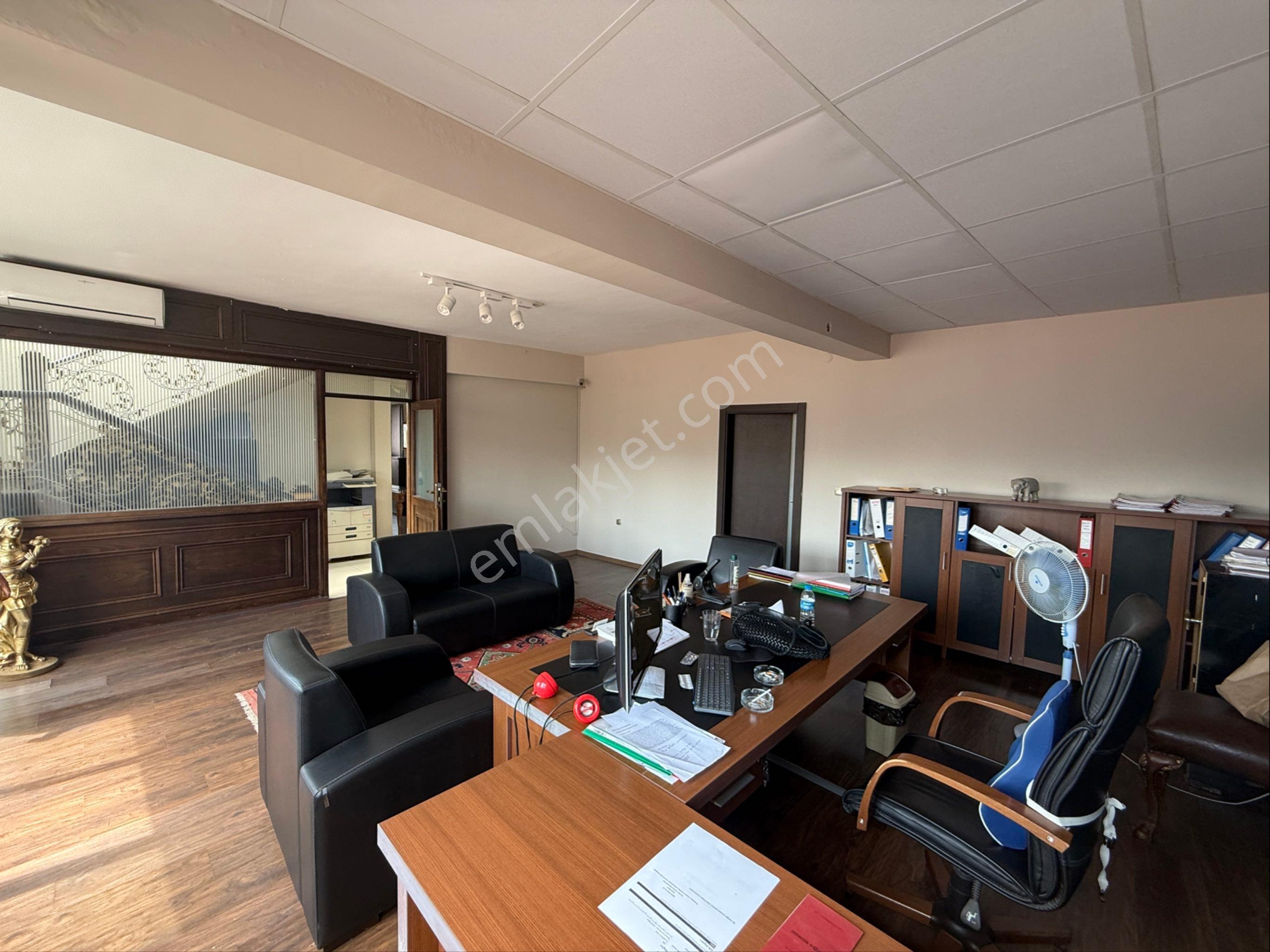 Çiftlik Caddesine Cephe 5+1 450m2 Satılık Fırsat İşyeri&ofis