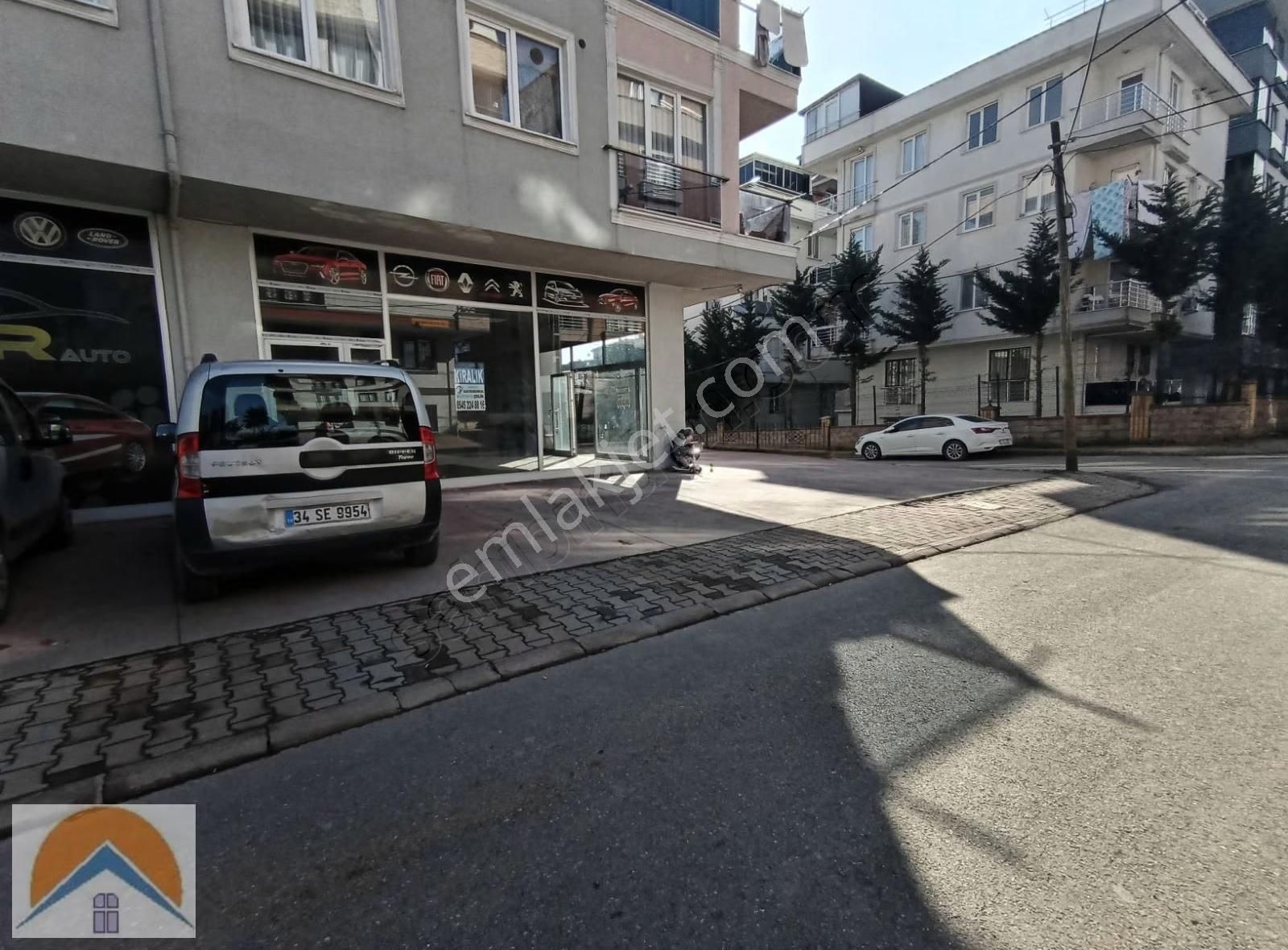 Abdurrahmangazi Mh De Düz Giriş Ve Depolu 200m2 Dükkan