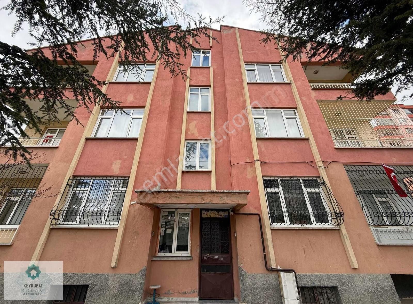 Keykubat'tan İstanbul Yoluna Cephe Satılık Bakımlı 3+1 Daire