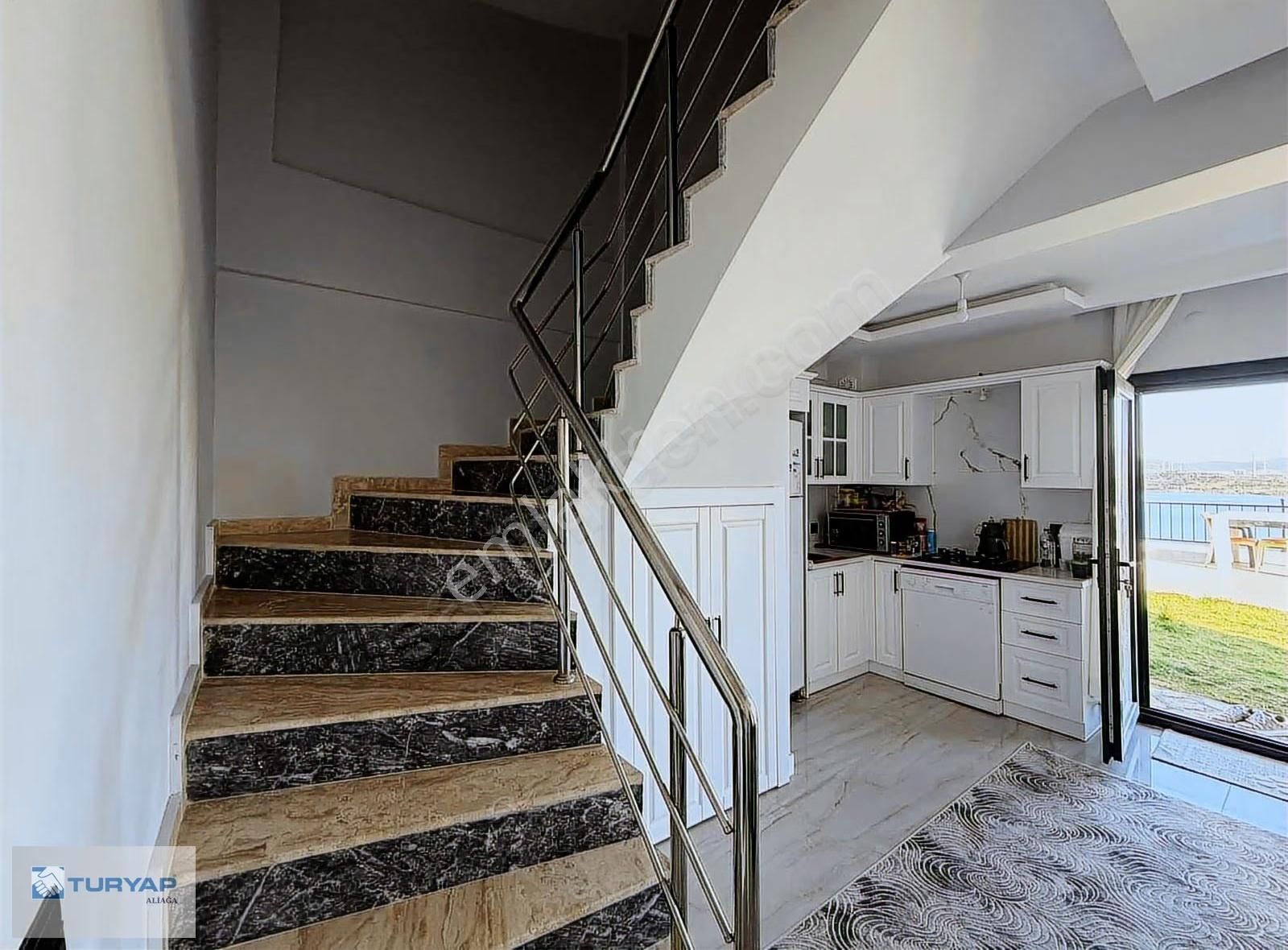 Yenifoçada Havuzlu Emsalsiz Fırsat Satılık 3+2 Villa - Görsel 4