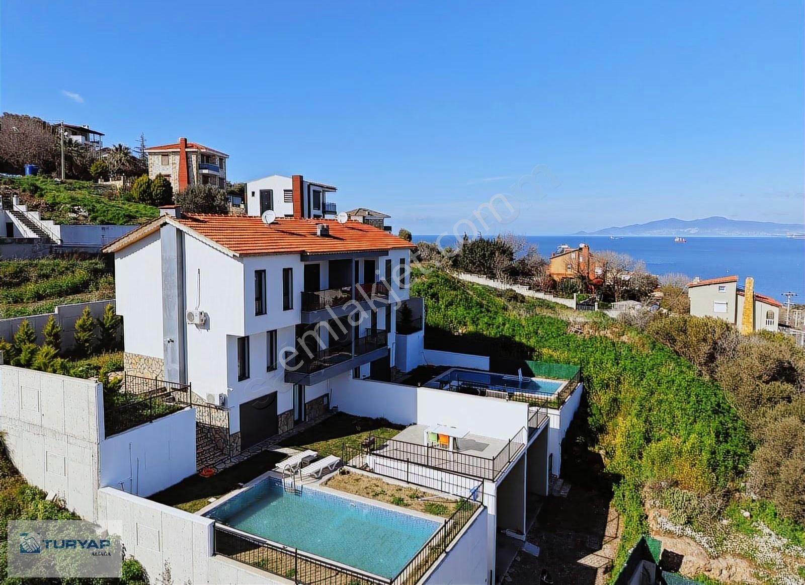 Yenifoçada Havuzlu Emsalsiz Fırsat Satılık 3+2 Villa