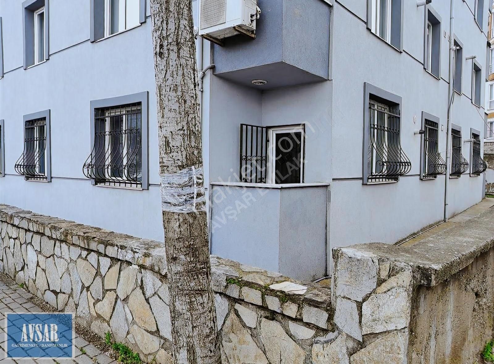 Yenidoğan Yunus Emrede Kiralık Balkonlu 2+1 Giriş Daire