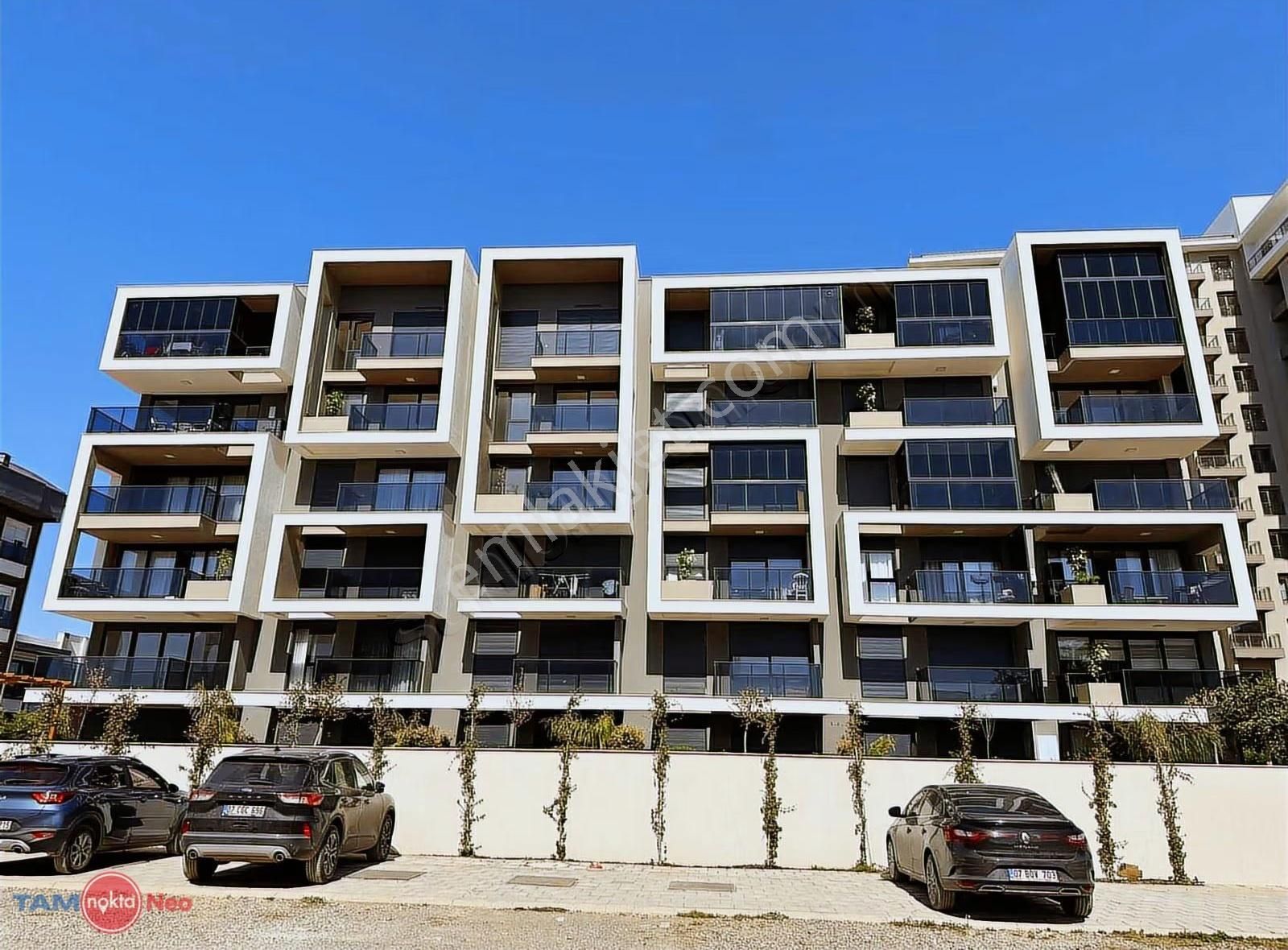 Kardeşkentler Üzerinde Özellikli Sitede 1+1 Eşyalı Kiralık Daire