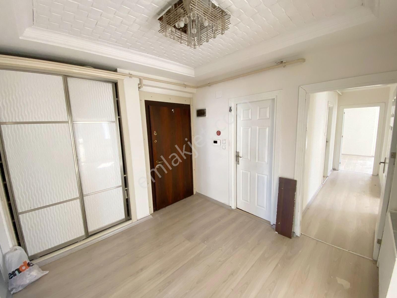 Adana Çukurova Belediyesine Yakın Türkmenbaşı Bulvarı 3+1 Kilerli Doğalgazlı