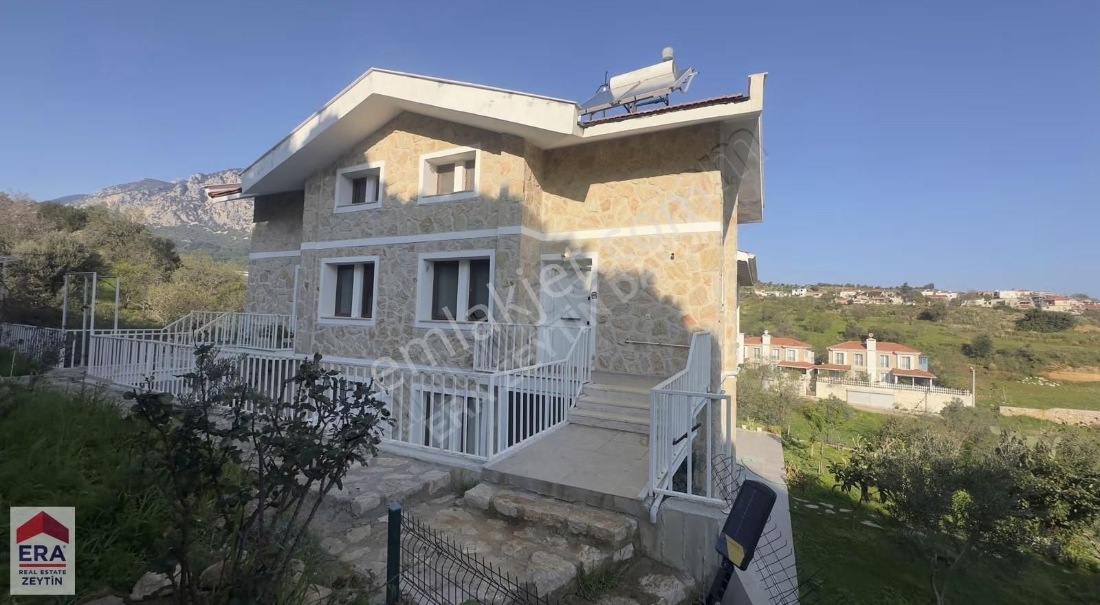 Datça Karaköy'de Yıllık Kiralık 3+1 Bahçeli Eşyalı Dubleks Daire