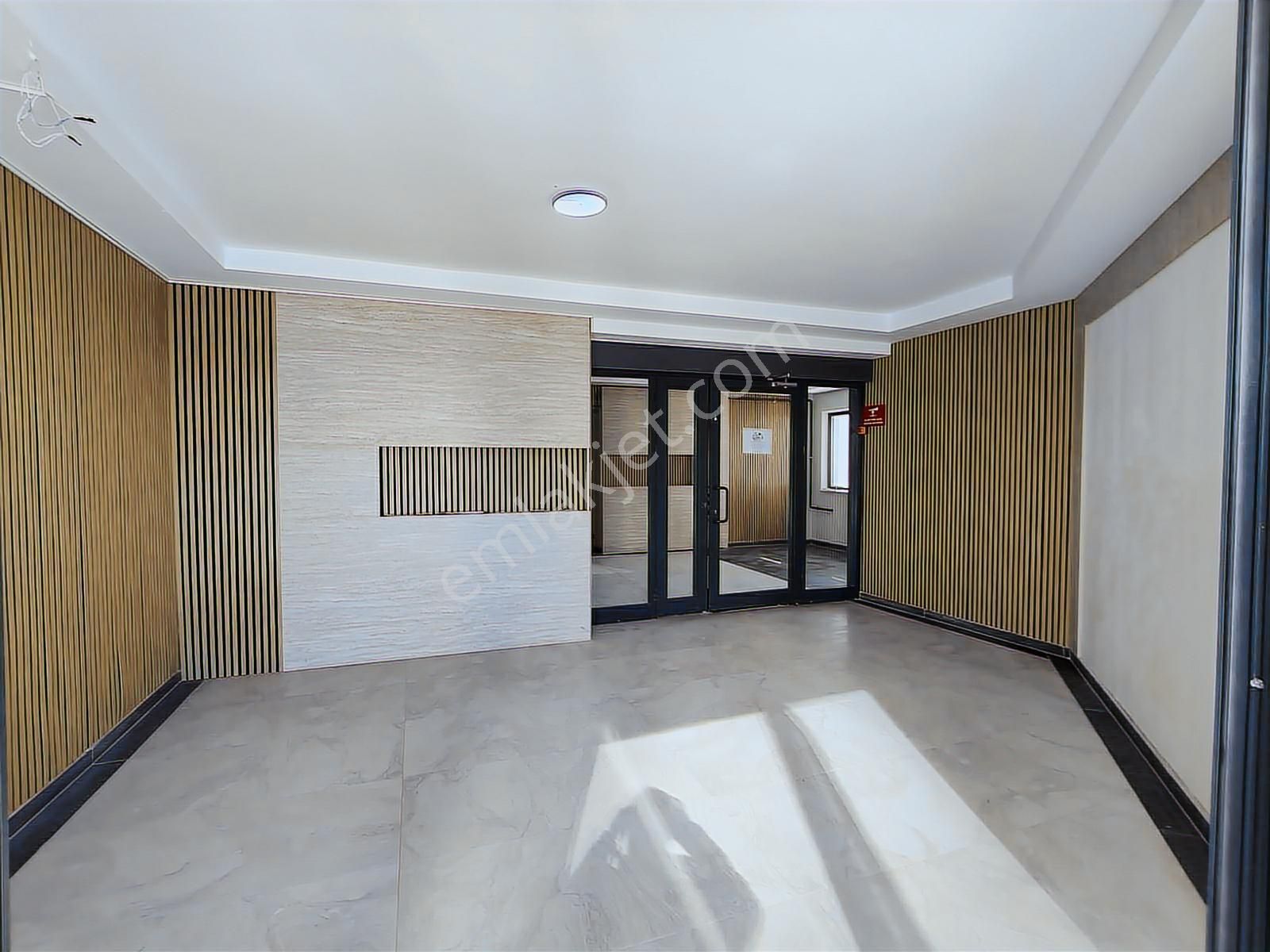 Pursaklar Sarayda Güvenli Site Tarzı Binada Lüks Ve Geniş 1+1