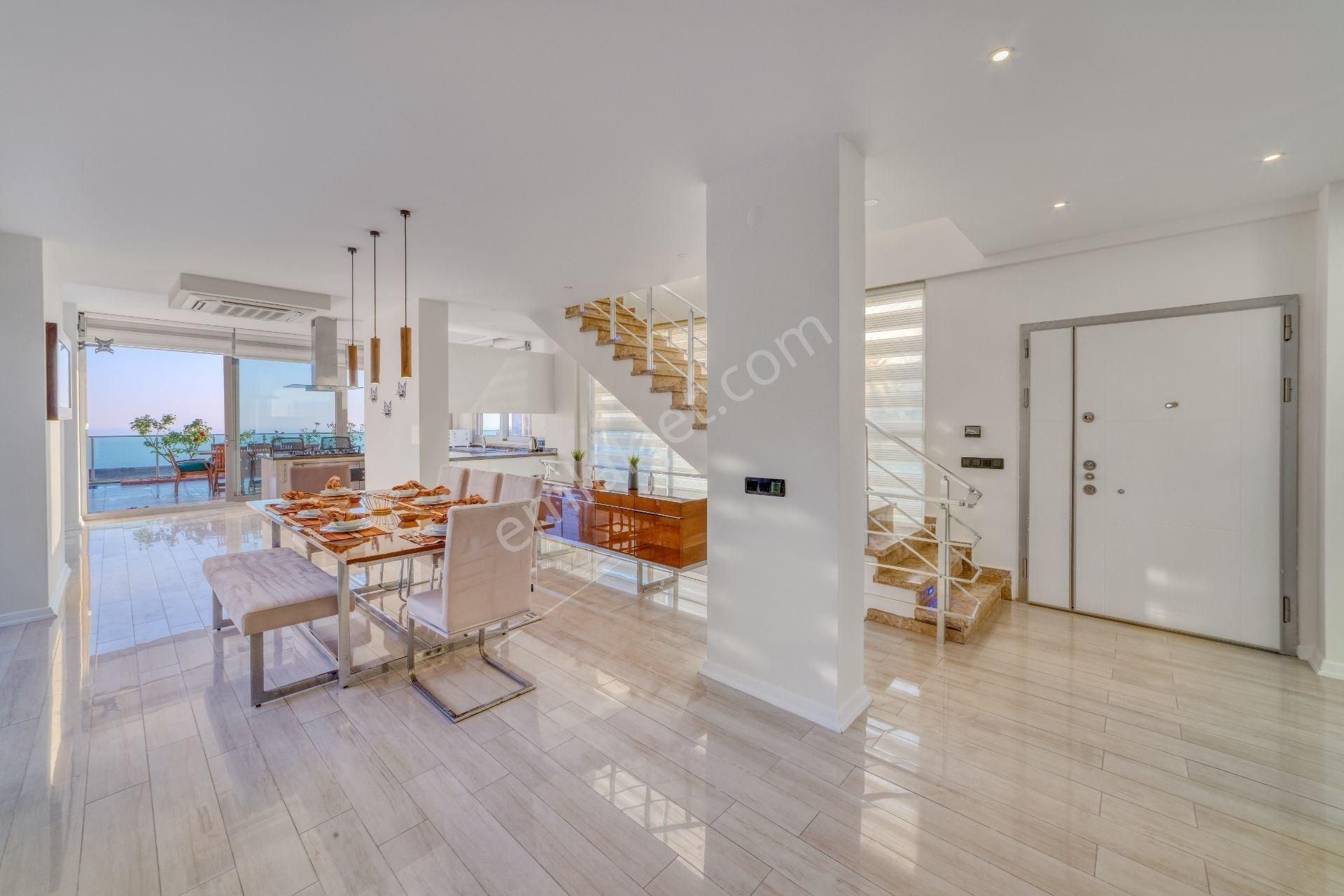 Alanya Bektaş’ta Panoramik Manzaralı, Özel Havuzlu 5+1 Lüks Tripleks Villa - Görsel 6